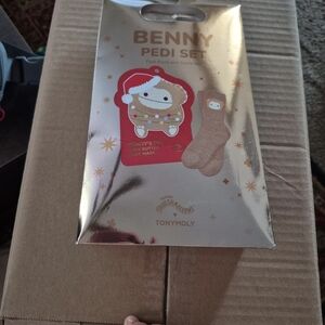 TONYMOLY Bundle Benny Pedi Set & Squishmallows face masks NIP